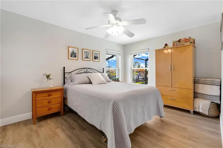Look at those corner windows! So much sunlight!