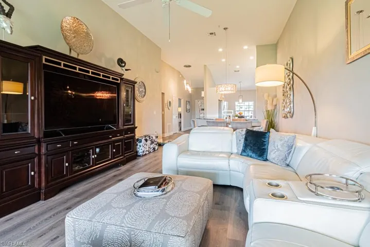 2205  Chesterbrook  CT, Naples, FL 34109