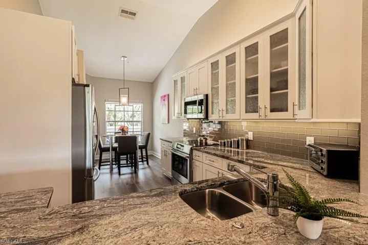 2205  Chesterbrook  CT, Naples, FL 34109