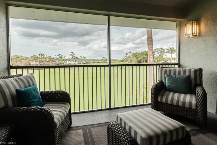 2205  Chesterbrook  CT, Naples, FL 34109