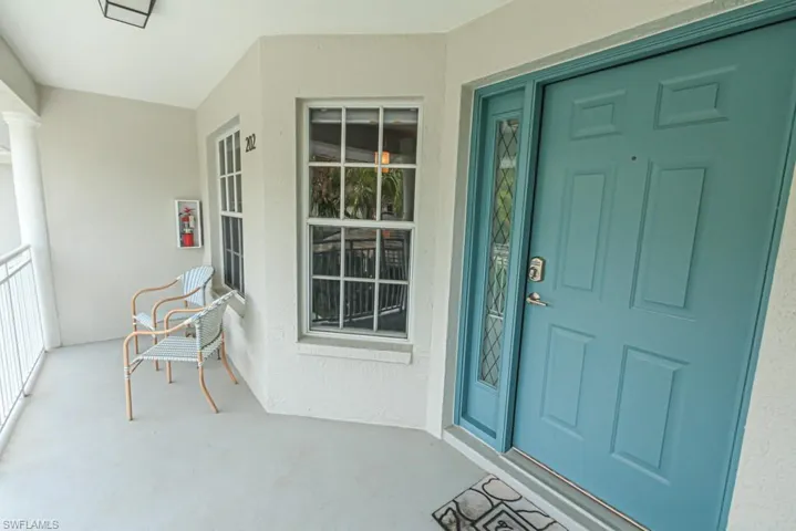 2205  Chesterbrook  CT, Naples, FL 34109