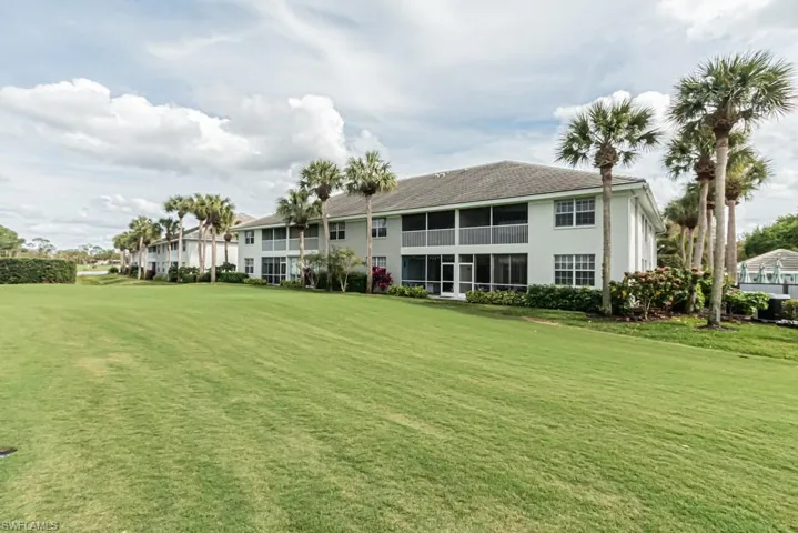 2205  Chesterbrook  CT, Naples, FL 34109