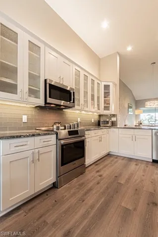 2205  Chesterbrook  CT, Naples, FL 34109