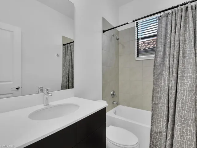 Guest Bath - Second Floor