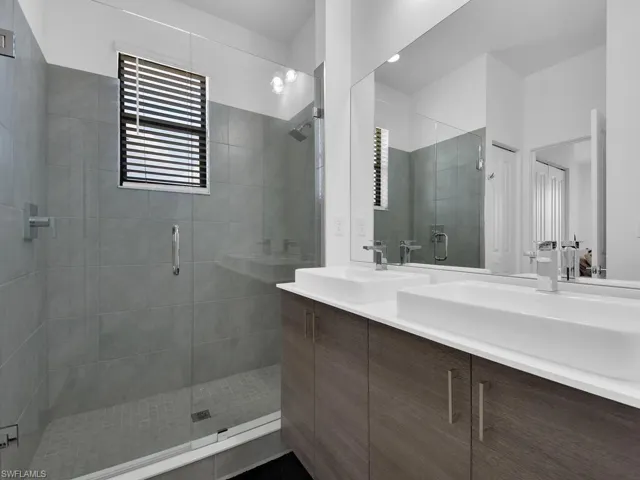 Master Bath - Second Floor