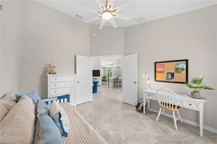 Bedroom, office, den — or all three. This room lets you decide
