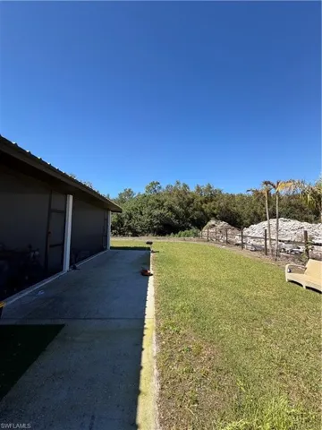 View of grassy yard