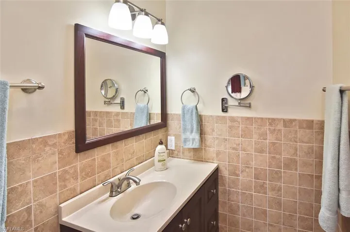 2nd bathroom