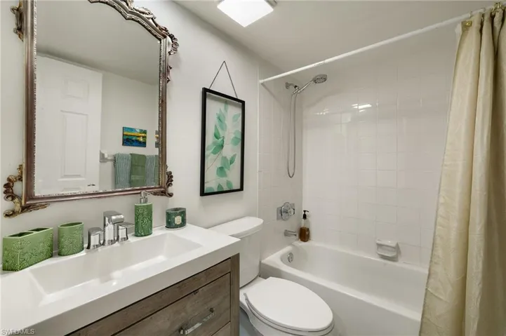 Full bathroom featuring vanity, toilet, and shower / bath combo with shower curtain