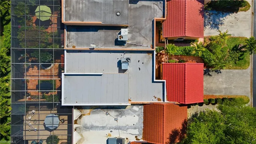 Birds eye view of property
