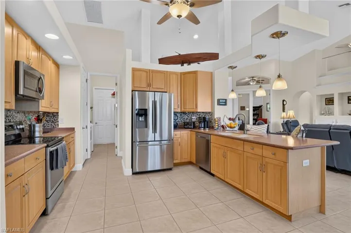 2547 Sw 5th Ave, Cape Coral, Florida 33914