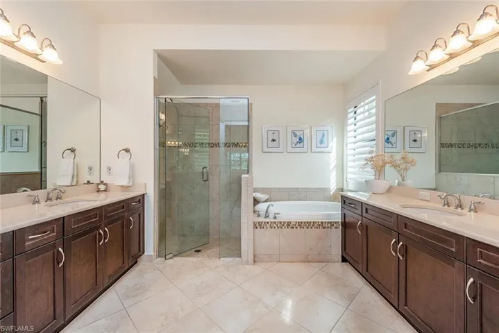 2863  Cinnamon Bay  CIR, Naples, FL 34119
