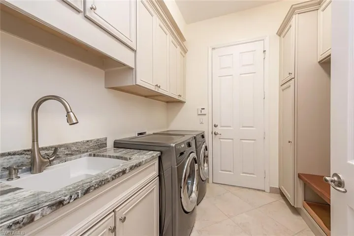 2863  Cinnamon Bay  CIR, Naples, FL 34119