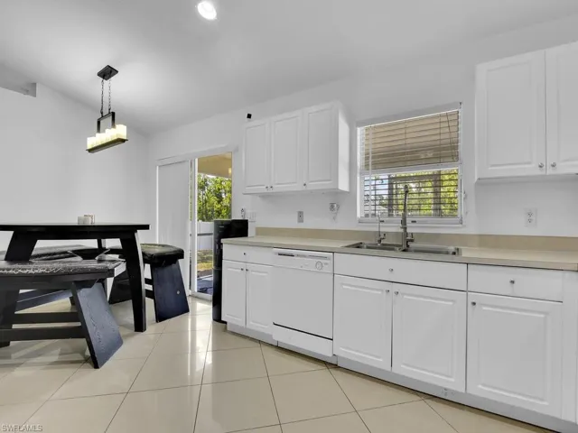Kitchen w/ Lots Of Storage