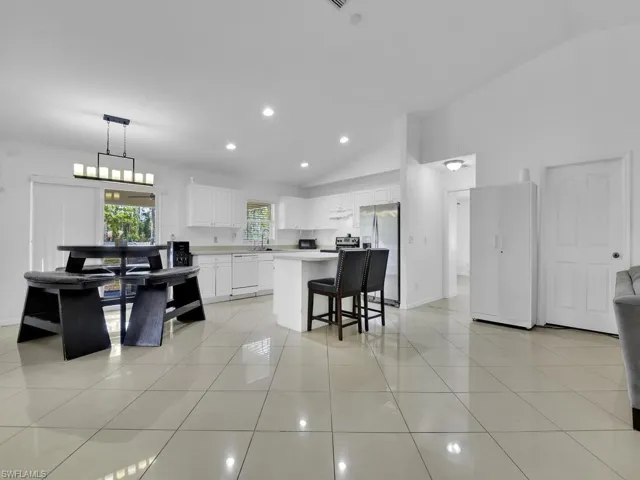 Dining Area & Kitchen