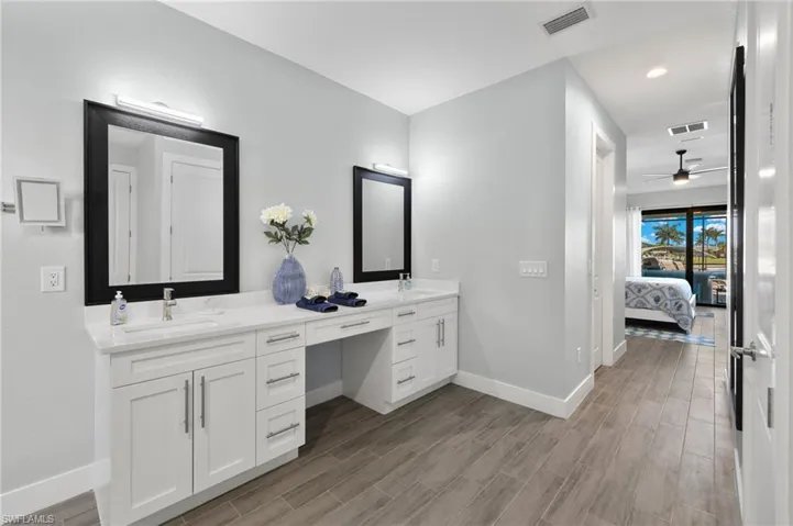 Master dual sink / vanities