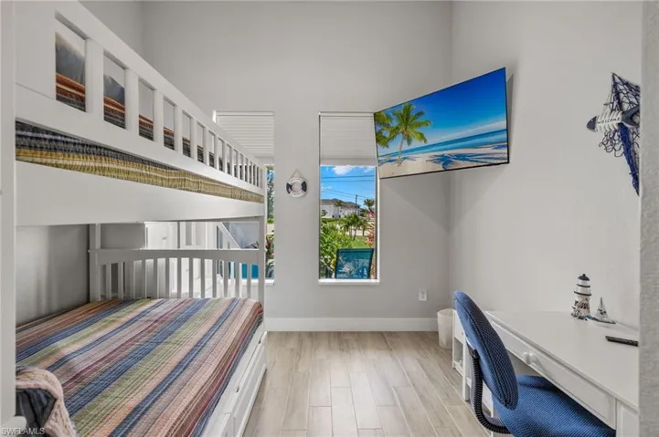 Den dualing as guest room