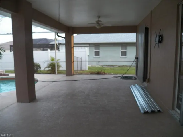 Lanai area under truss