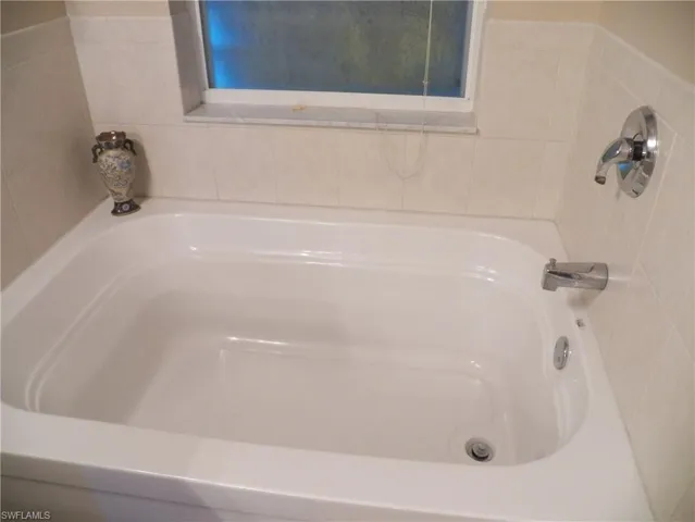 Deep bathtub