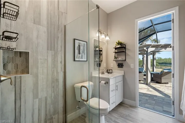Guest/pool bath with walk-in shower