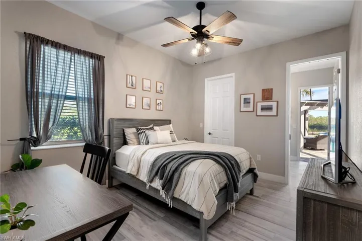 Bedroom with en-suite bathroom which doubles as a pool bath, and walk-in closet