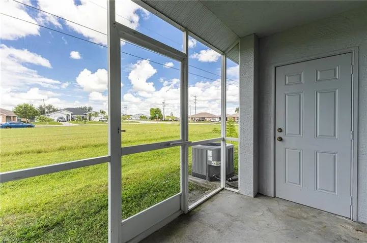 717 SE 8th  ST, Cape Coral, FL 33990