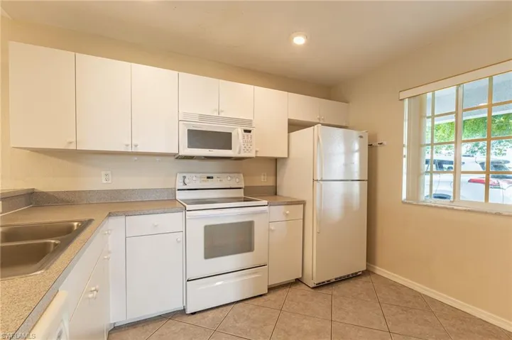 717 SE 8th  ST, Cape Coral, FL 33990