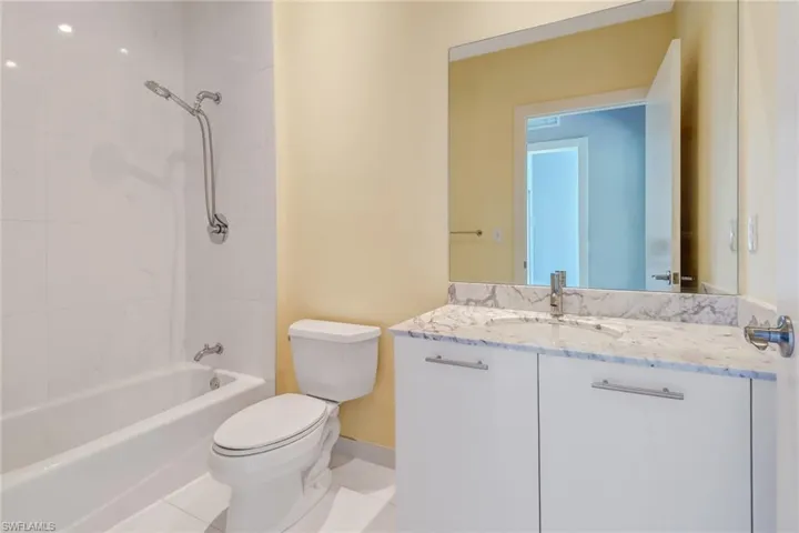 3000 Oasis Grand Blvd 401, Fort Myers, Florida 33916