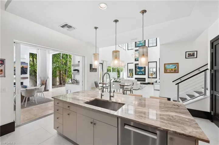 Large Island for Entertaining