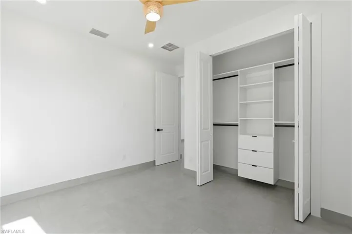 Closet system featuring integrated shelving and drawers