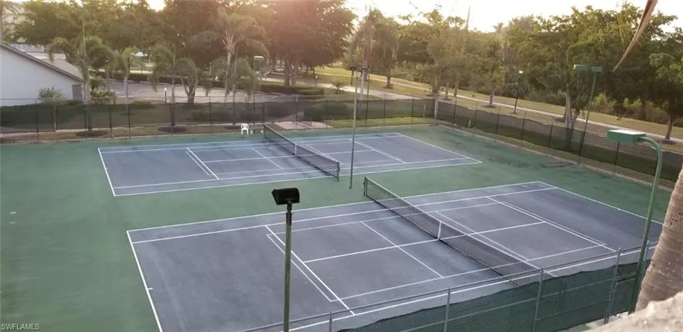 Lighted Tennis & Pickleball Courts