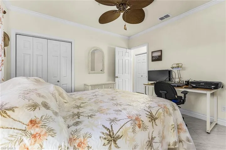 Guest bedroom.