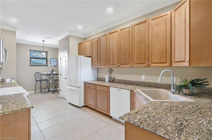 Kitchen/Eat-in