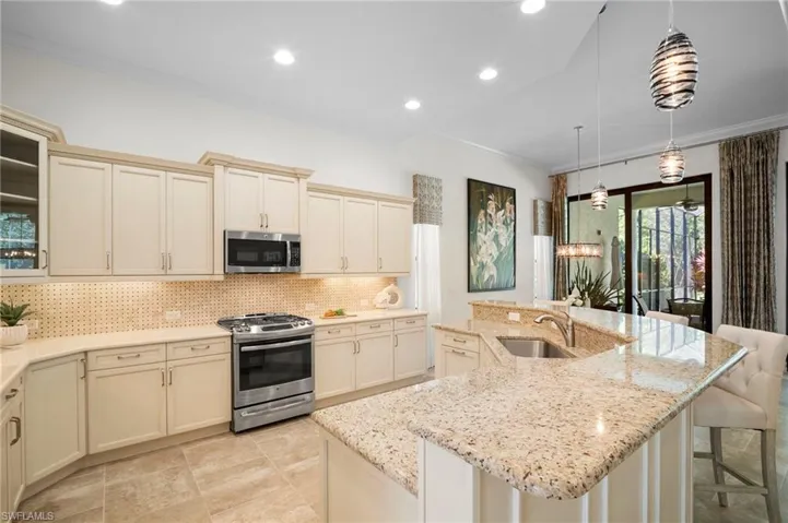 6541  Roma  WAY, Naples, FL 34113