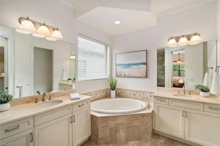 6541  Roma  WAY, Naples, FL 34113