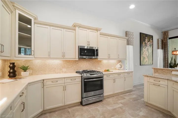 6541  Roma  WAY, Naples, FL 34113