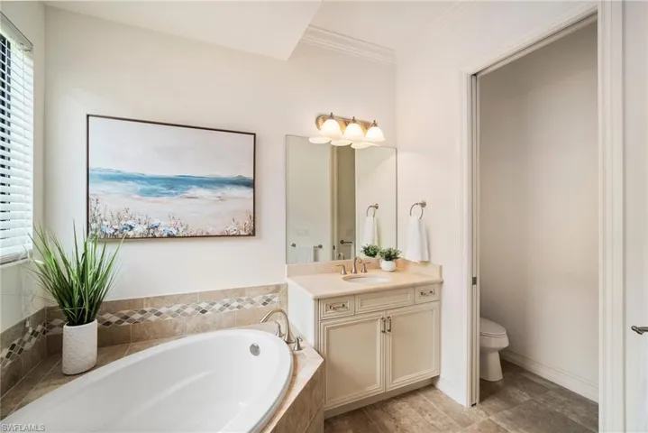 6541  Roma  WAY, Naples, FL 34113