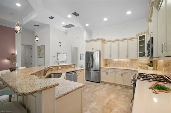 6541  Roma  WAY, Naples, FL 34113