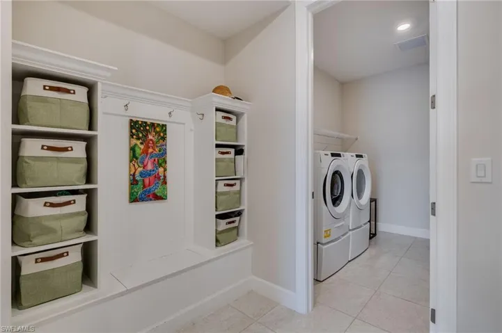 With storage and custom drop room