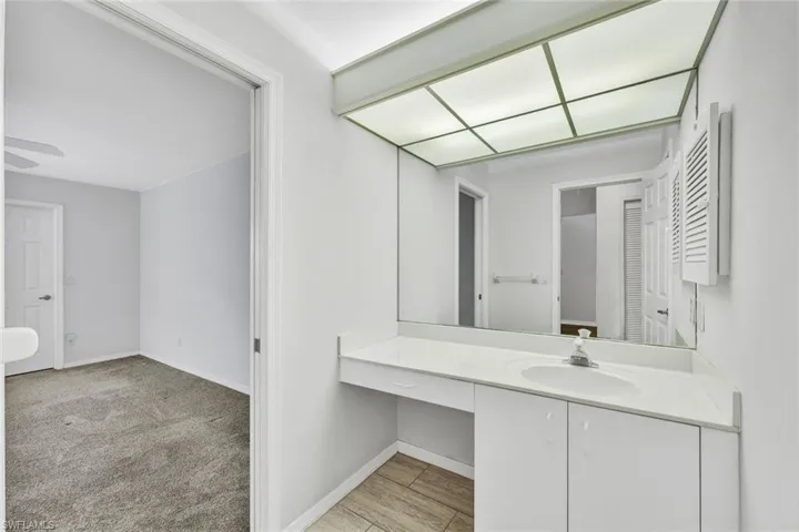 Guest bathroom.