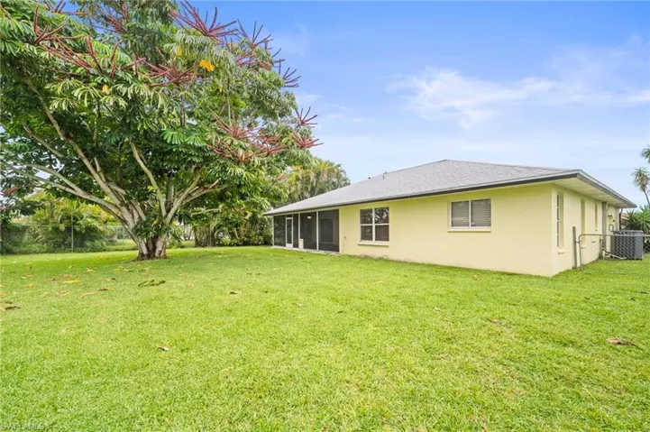 210 Ne 10th Ave, Cape Coral, Florida 33909