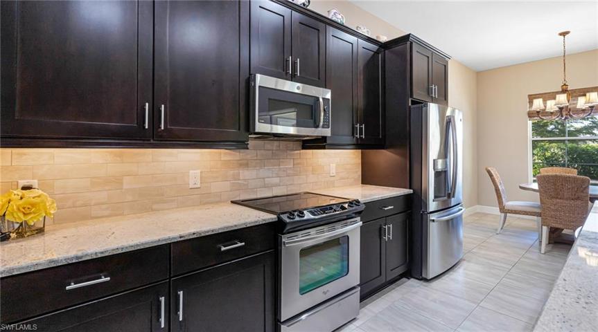 Under cabinet task lighting