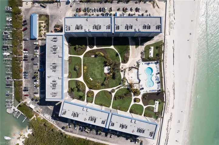 Beautiful resort like courtyard