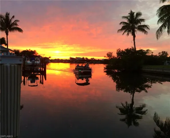 Bring your boat down or rent a boat from the nearby marinas to explore the Gulf and Back Bay!