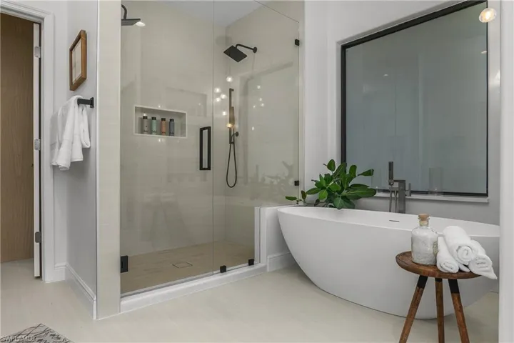 Primary Bathroom shower & tub