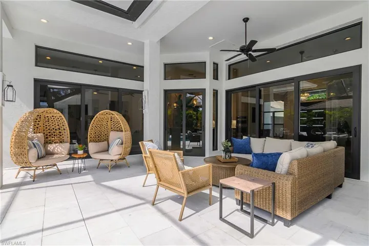 Covered lanai seating