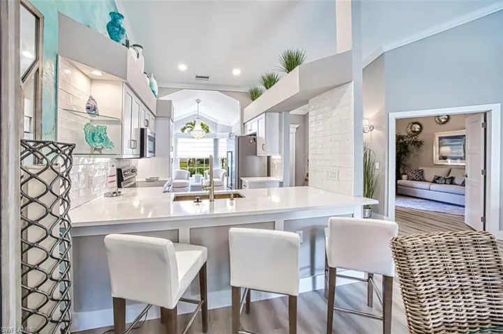 Kitchen-Breakfast-Bar