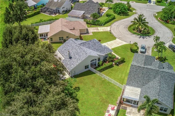 Birds eye view of property