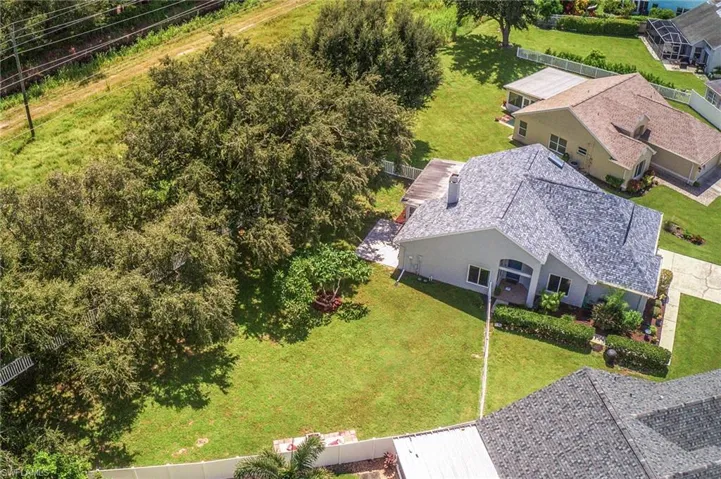 Birds eye view of property