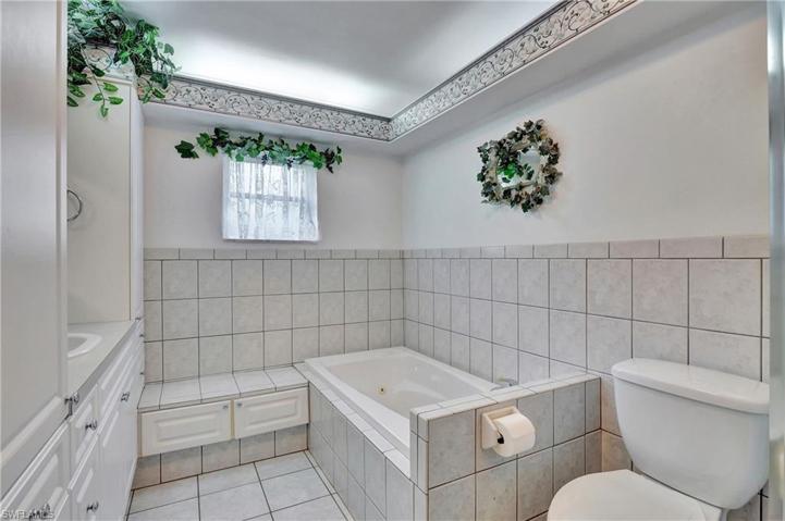With Jetted Tub